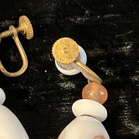 Vintage Cased Milk Glass Gold Accent Dangle Drop Screw Back Earrings Japan - Picture 6 of 7